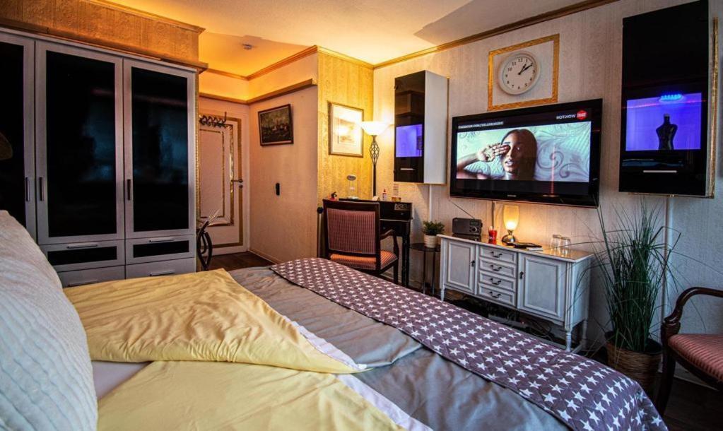 Chez-Ronny Hotel Hamburg Ngoại thất bức ảnh