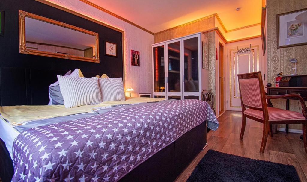 Chez-Ronny Hotel Hamburg Ngoại thất bức ảnh