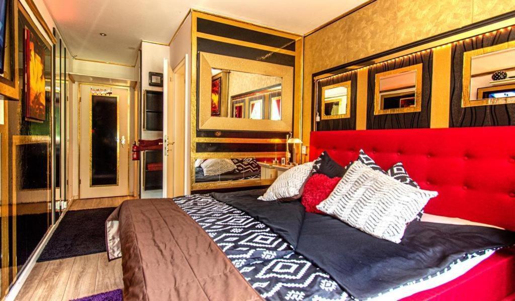 Chez-Ronny Hotel Hamburg Ngoại thất bức ảnh
