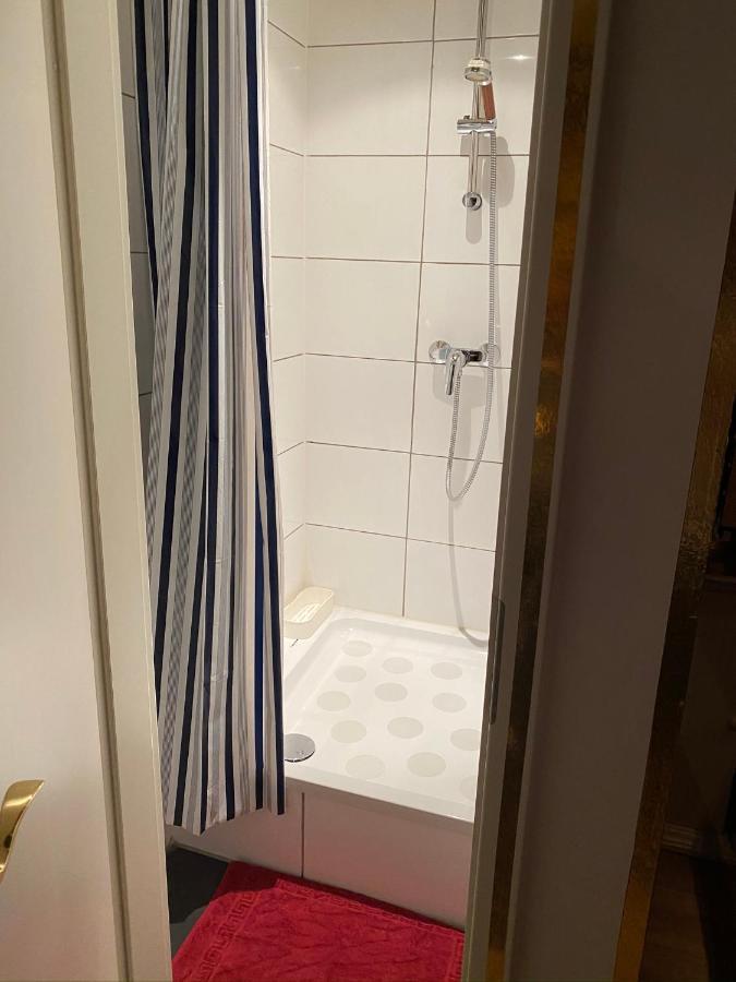 Chez-Ronny Hotel Hamburg Ngoại thất bức ảnh